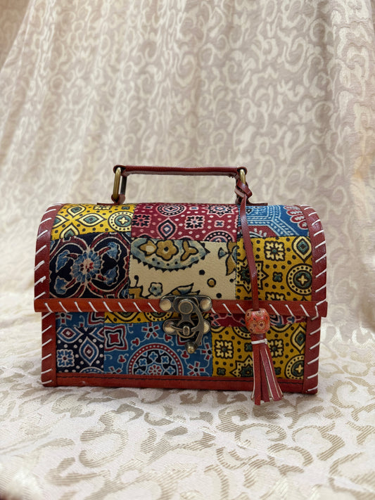 Leather Sling Bag : 3